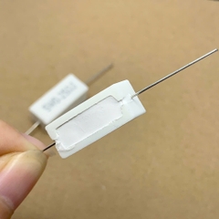 5 cái điện trở sứ 5W 0.25ohm 0.25R R25 kiểu chân ngang 22x10x10mm