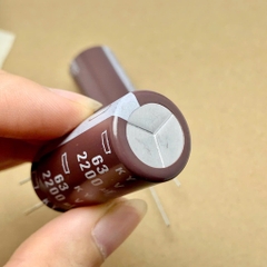 2 cái tụ điện hóa 2200uF 63V 2200uF 63V2200uF KY hãng NCC kích thước 18x40mm