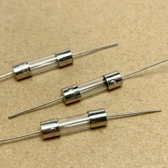 10 sản phẩm cầu chì ống thủy tinh 250V 15A chân cắm 5x20mm