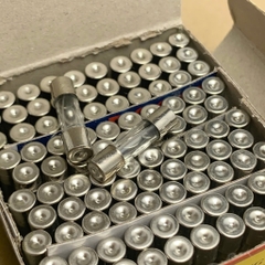 10 cái cầu chì ống thủy tinh 250V 20A kích thước 5x20mm