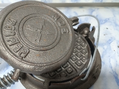 Khuôn kẹp tàn ong dk 13cm bằng gang