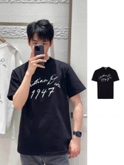 Áo Thun Dior Handwritten 1947 (Black) [Mirror Quality]