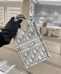 TÚI DIOR VERTICAL BOOK NOTE OBLIQUE (GRAY)