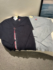 ÁO CARDIGAN THOM BROWNE TB LOGO NECK (NAVY)