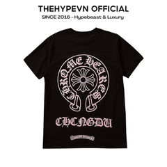 ÁO THUN CHROME HEARTS CH CHENDU PINK LOGO (BLACK)