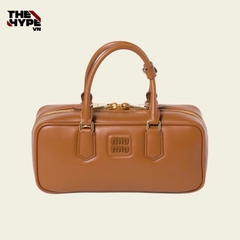 TÚI MIUMIU ARCADIE ZIPPED HAND BAG (COGNAC)