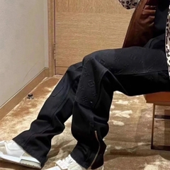 LOUIS VUITTON PANT - QUẦN LV MONOGRAM DETAIL CARPENTER DENIM PANTS [Mirror Quality]