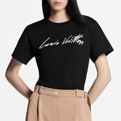 ÁO THUN LOUIS VUITTON CURSIVE (BLACK)