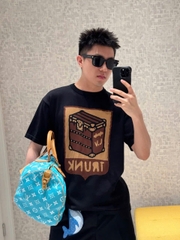 ÁO THUN LOUIS VUITTON LV TRUNK LOVER (BLACK)