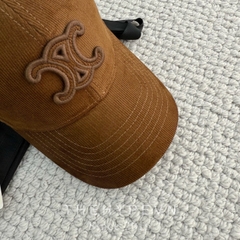 CELINE-CAP MŨ LƯỠI TRAI LOGO (BROWN)