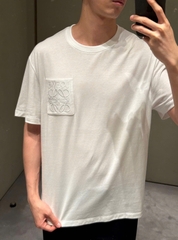 ÁO THUN LOEWE PATCH POCKET ANAGRAM (WHITE)