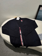 ÁO CARDIGAN THOM BROWNE TB LOGO NECK (NAVY)