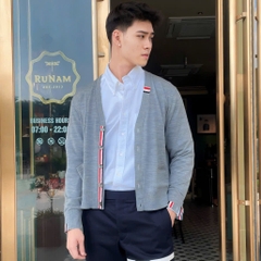 ÁO CARDIGAN THOM BROWNE TB LOGO NECK (GREY)