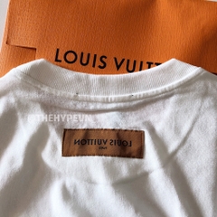 LOUIS VUITTON TEE - Áo LV signature print & embroidery (white) [Mirror Quality]