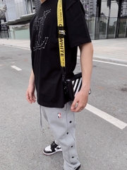 LOUIS VUITTON TEE - Áo Louis Vuitton Stitch Print And Embroidered (Black) [Mirror Quality]