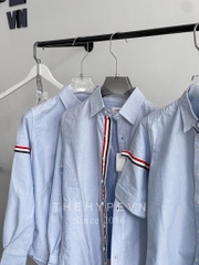 THOM BROWNE SHIRT - Áo sơ mi Thom Browne Grosgrain Arm Band Solid Poplin (sọc tay) (Blue)