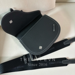 Túi Dior x Kaws Pouch Saddle (Black) [Mirror Quality]