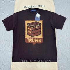 Áo Thun Louis Vuitton LV Trunk Lovers (Sienna) [Mirror Quality]