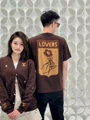Áo Thun Louis Vuitton LV Trunk Lovers (Sienna) [Mirror Quality]