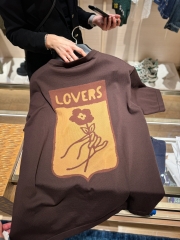 Áo Thun Louis Vuitton LV Trunk Lovers (Sienna) [Mirror Quality]