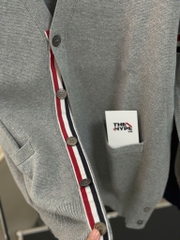 ÁO CARDIGAN THOM BROWNE TB MILANO GROSGRAIN V-NECK (GREY)