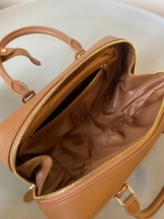 TÚI MIUMIU ARCADIE ZIPPED HAND BAG (COGNAC)