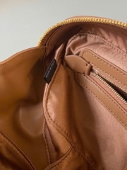 TÚI MIUMIU ARCADIE ZIPPED HAND BAG (COGNAC)