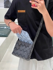 ÁO THUN BOTTEGA VENETA POCKET (BLACK)