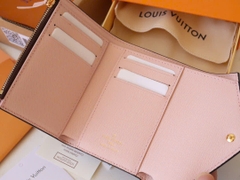 LOUIS VUITTON WALLET - Ví LV Victorine Monogram (Rose) [Mirror Quality]