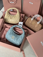 TÚI MIU MIU WANDER MATELASSÉ NAPPA LEATHER HOBO (SOY GREEN)