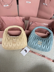 TÚI MIU MIU WANDER MATELASSÉ NAPPA LEATHER HOBO (SOY GREEN)
