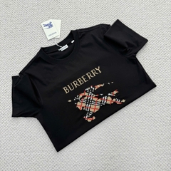ÁO THUN BURBERRY BBR LOGO DETAILED (BLACK)