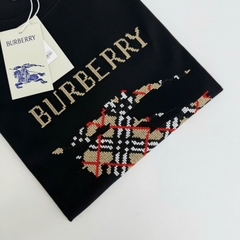 ÁO THUN BURBERRY BBR LOGO DETAILED (BLACK)