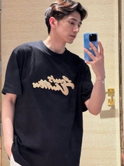 ÁO THUN LOUIS VUITTON EMBROIDERED SIGNATURE (BLACK)