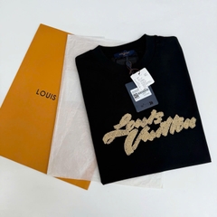 ÁO THUN LOUIS VUITTON EMBROIDERED SIGNATURE (BLACK)