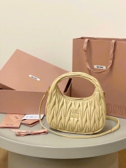 TÚI MIU MIU WANDER MATELASSÉ NAPPA LEATHER HOBO (SOY GREEN)
