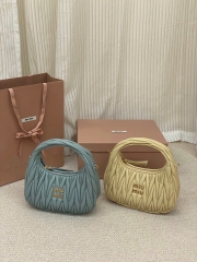 TÚI MIU MIU WANDER MATELASSÉ NAPPA LEATHER HOBO (SOY GREEN)