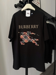 ÁO THUN BURBERRY BBR LOGO DETAILED (BLACK)
