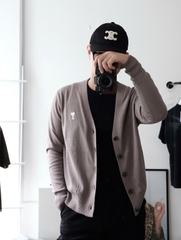 ÁO CARDIGAN AMI PARIS MOTIF (TAUPE BROWN)