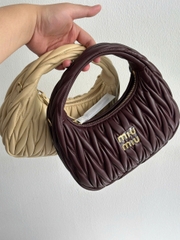 TÚI MIU MIU WANDER MATELASSÉ NAPPA LEATHER HOBO (SOY GREEN)
