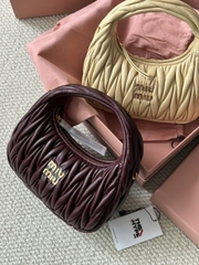 TÚI MIU MIU WANDER MATELASSÉ NAPPA LEATHER HOBO (SOY GREEN)