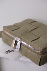 TÚI BOTTEGA VENETA CASSETTE CAMERA ‘TAUPE’