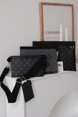 Túi Louis Vuitton Gaston Wearable Wallet ‘Monogram" (gray)