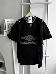 ÁO THUN BALENCIAGA BLCG FOOTBALL V-NECK (BLACK)