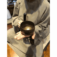 CHUÔNG MINI ĐEN LỚN (CHUÔNG, ĐẾ, DÙI)