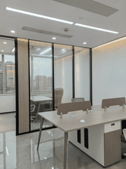 So Sánh Các Loại Đèn Văn Phòng: Đèn Bàn, Đèn Trần Và Đèn LED Âm Trần