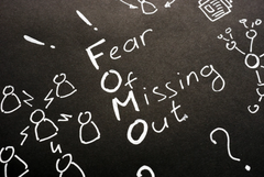 Làm Thế Nào Để Tránh “FOMO” (Sợ Bị Bỏ Lỡ) Trong Thời Đại Online
