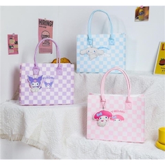 Túi xách nỉ cầm tay Kuromi caro kèm charm treo siêu cưng [BH: NONE]