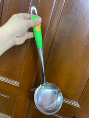 Vá múc canh lớn cán nhựa mỏng, có lỗ treo [BH: None] / pktn sale