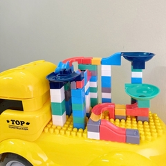 1 Chiếc xe đồ chơi size lớn có thể lắp ráp với Lego cho bé